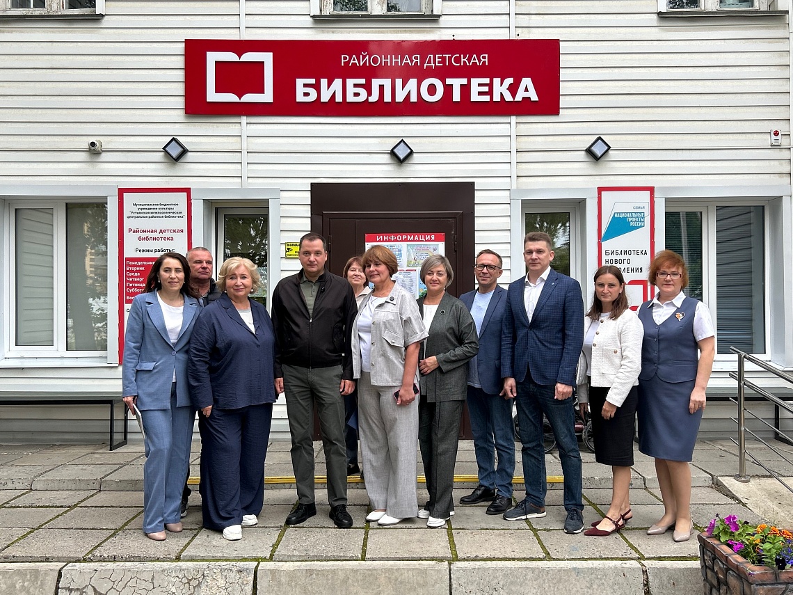 Губернатор в стенах детской библиотеки